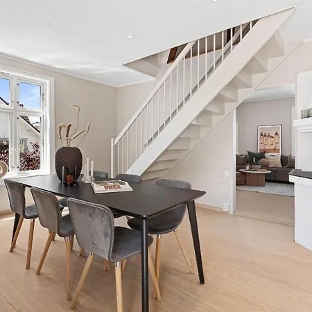Large&Cozy Stavanger Apt